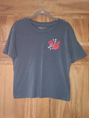 Rebellious One Gray With Red Roses Short Sleeve T Shirt